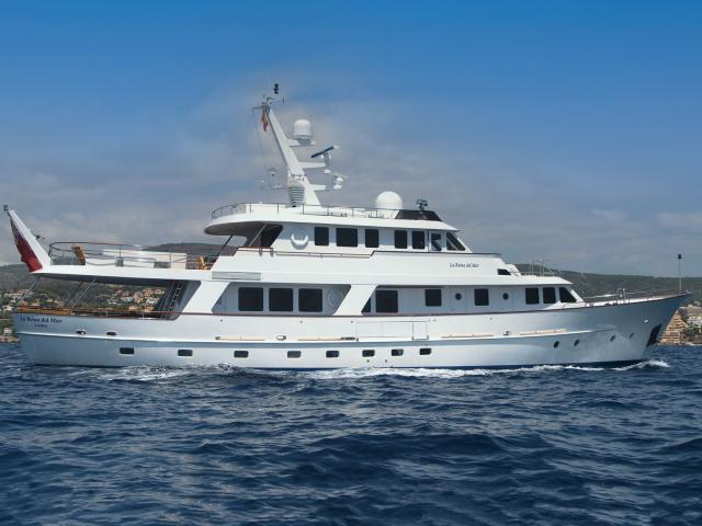 Hakvoort Shipyard Pieter Beeldsnijder Design custom Dutch motor yacht La Reina del Mar for sale