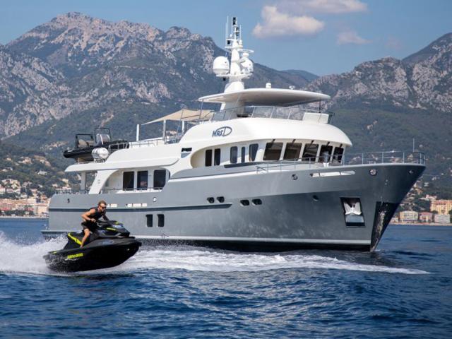 Moonen Yachts 100 Explorer Vripack Yachting Dutch motor yacht Galena for sale