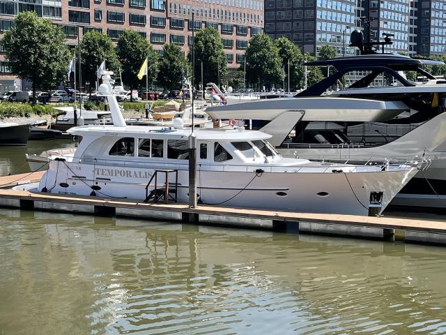 bendie van vossen design custom-2200 Dutch moto yacht Temporalis for sale