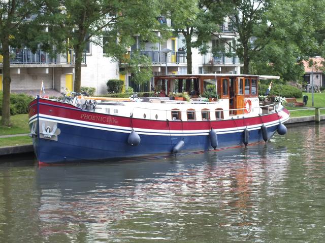 Scheepsreperatie Friesland SRF Shipyard Canal cruiser Dutch motor yacht Phoenician for sale