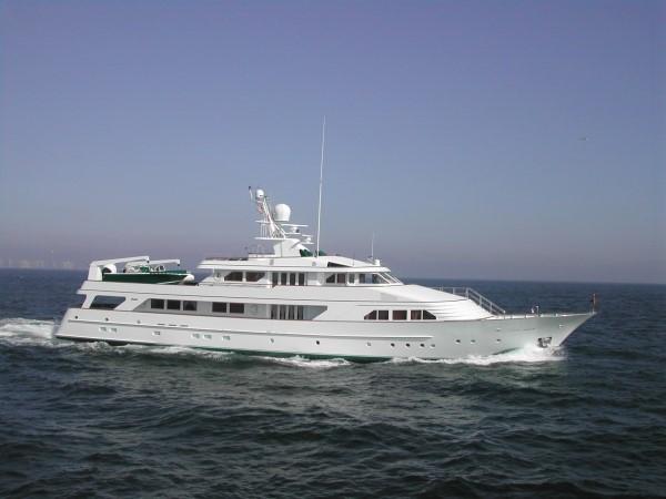 nl43.002-feadship-van-lent-de-voogt-naval-architects-custom-dutch-motor-yacht-01.jpg