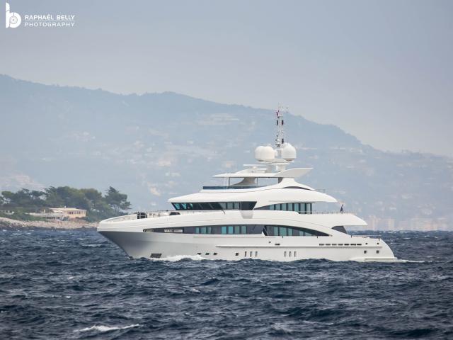 nl50.007-heesen-dutch-motor-yacht-01.jpg