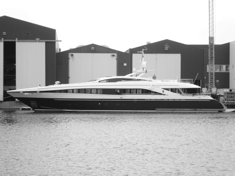 nl37.006-heesen-diaship-design-heesen-yachts-3700-high-speed-series-dutch-motor-yacht-01.jpg