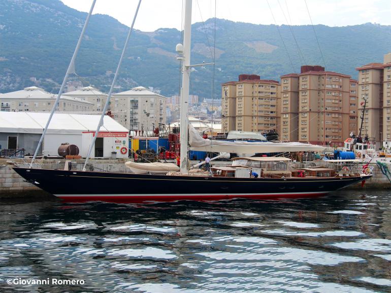 nl38.018-claasen-shipyards-hoek-design-naval-architects-truly-classic-dutch-sailing-yacht-01.jpg