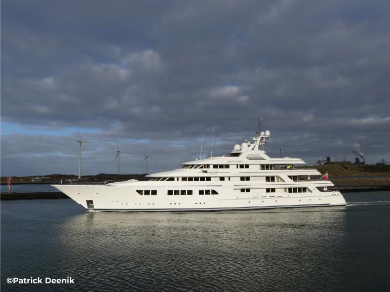 nl75.003-feadship-de-vries-de-voogt-naval-architects-custom-dutch-motor-yacht-01.jpg