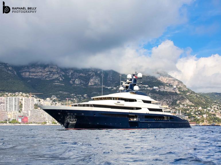 nl91.001-oceanco-custom-dutch-motor-yacht-01.jpg