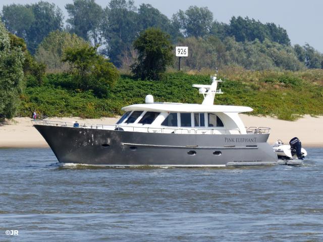 Bendie Van Vossen Design Impressive 1800 Dutch motor yacht Pink Elephant for sale