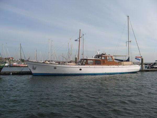 nl25.006-feadship-de-vries-de-voogt-naval-architects-custom-dutch-motor-yacht-01.jpg