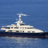 nl47.021-feadship-de-vries-de-voogt-naval-architects-custom-dutch-motor-yacht-01.jpg