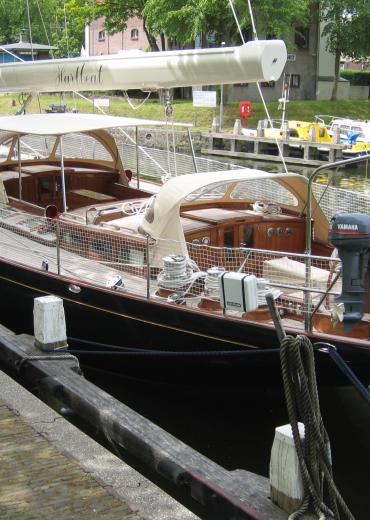  Claasen Shipyard Hoek Design Naval Architects Truly Classic dutch sailing yacht 01