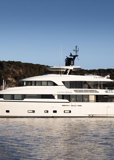 moonen rene van der velden design Martinique dutch motor yacht Lumière for sale